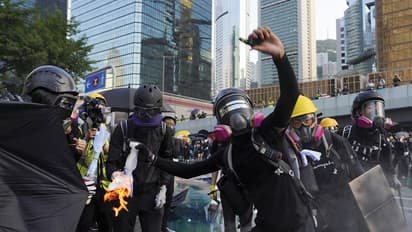 हांगकांग में लोकतंत्र की मांग हुई हिंसक, ये है वजह