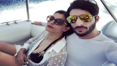 పిక్ టాక్: బికినీలో ప్రియుడి ఒడిలో.. ఇంటర్నెట్ షేక్ చేస్తున్న సుస్మిత!