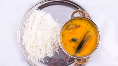 దారుణం.. అమ్మ అన్నం అడిగిందని.. భార్యతో కలిసి దాడిచేసిన కొడుకు..