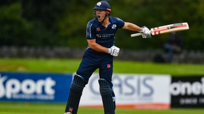 ஸ்காட்லாந்து வீரர் காட்டடி சதம்.. டி20 கிரிக்கெட்டில் இந்தியாவுக்கு அடுத்த இடத்தை பிடித்து சாதனை.. எதிரணியில் 7 பேர் பவுலிங் போட்டும் ஒண்ணும் நடக்கல