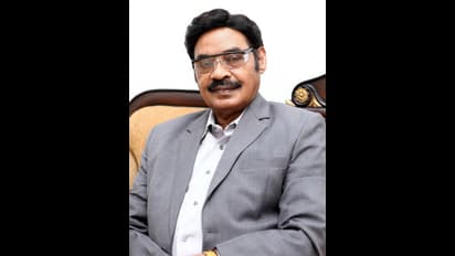 மோடியை மகாத்மாவுடன் ஒப்பிட்ட திமுக எம்.பி.. இளையராஜாவுக்கே டப் கொடுத்த பாரிவேந்தர் பச்ச முத்து.