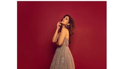 రాశి ఖన్నా లేటెస్ట్ హాట్ అండ్ క్యూట్ ఫోటొస్