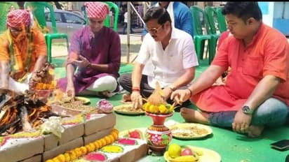 মোদীর দীর্ঘায়ু কামনায় 'যজ্ঞ করলেন' সব্যসাচী