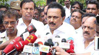 அப்பாவுக்கு ஆறடி நிலம் தந்தவர்களை துரத்தியடிக்கும் மனநோயாளி... மு.க.ஸ்டாலினை வெறுப்பேற்றும் அ.தி.மு.க..!