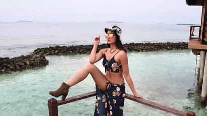 బికినిలో రెచ్చగొడుతున్న హాట్ బ్యూటీ విదీష