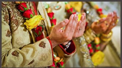 కాపురానికి రమ్మంటే కేసులు పెట్టి వేధిస్తోంది: పోలీసులను ఆశ్రయించిన భర్త