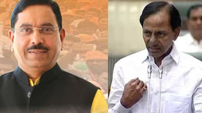 కుక్కకిచ్చే గౌరవం.. అమరవీరులకు ఇవ్వరా: కేసీఆర్‌పై ప్రహ్లాద్ జోషి ఫైర్