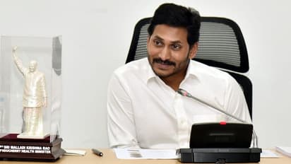 జలయజ్ఞానికే మొదటి ప్రాధాన్యత...: అధికారులకు జగన్ ఆదేశాలు