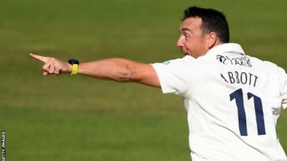 రిటైర్మెంట్ తర్వాత కూడా...రికార్డుల మోత మోగిస్తున్న అబ్బాట్