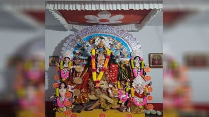 আজও মা নীলবর্ণা রূপেই পূজিত হন কৃষ্ণনগরের এই বাড়িতে