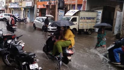 ஒரே நாள் பெய்த மழையில் வெள்ளக்காடாக மாறிய சென்னை! தவிக்கும் மக்கள்! Exclusive போட்டோஸ்!