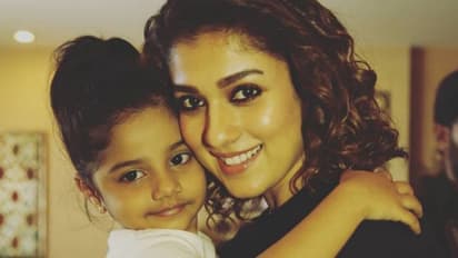 “படிச்சவங்க தானே, உங்களுக்கு அறிவே இல்லையா?”... மழலை மொழியில் வறுத்தெடுக்கும் பேபி மானஸ்வி...!