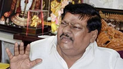 ఒకే స్కూల్లో చదివిన శివప్రసాద్, బాబు: ప్రతి రోజూ కాలినడకే