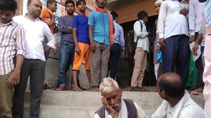 बैंक से पांच लाख की लूट, अब तक गिरफ्तार नहीं हुए लुटेरे