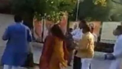 भाजपा नेता ने पत्नी को मारा थप्पड़ तो हुए पार्टी से बाहर
