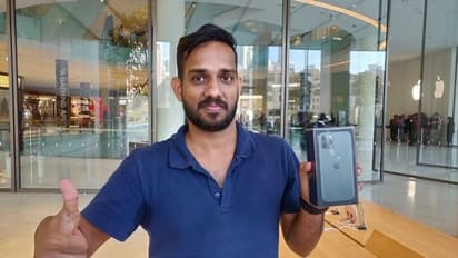 ദുബായിലെ ആദ്യ ഐഫോണ് 11 പ്രോ മാക്സ് സ്വന്തമാക്കിയത് മലയാളി യുവാവ് - വീഡിയോ