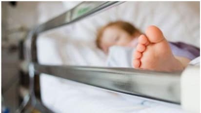 സ്കൂള് ബസില് കുടുങ്ങിയ നാല് വയസുകാരിയുടെ നില അതീവഗുരുതരമായി തുടരുന്നു