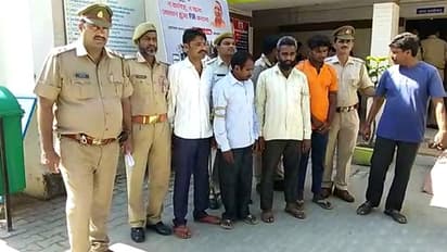 बेटे को इलाज के लिए ले जा रहे थे मां बाप, बच्चा चोर समझ भीड़ ने दौड़ा-दौड़ाकर पीटा