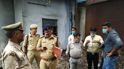 बंद पड़े गोदाम में दो छात्रों ने की आत्महत्या