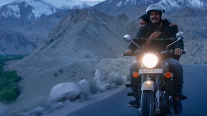 ലഡാക്കിലൂടെ ബുള്ളറ്റില് ടൊവീനോ, ഒപ്പം സംയുക്ത; 'എടക്കാട് ബറ്റാലിയനി'ലെ പാട്ടെത്തി