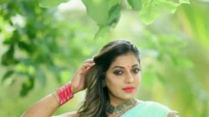 முன்னழகை அப்பட்டமாக காட்டிய பிக் பாஸ் ரேஷ்மா! இப்போ இது தேவையா? காண்டான நெட்டிசன்கள்!