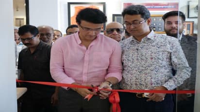 পুজোর আগে শহরে ক্রিকেট আবেগ, রেস্তোরা উদ্ধোধন সৌরভের