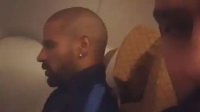 ഒറ്റയ്ക്ക് സംസാരിച്ച് ധവാന്; വിമാനയാത്രയിലെ വീഡിയോ പകര്ത്തിയത് രോഹിത്, രസികന് കമന്റുമായി യുവി