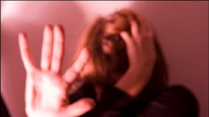 బాలికపై  సామూహిక అత్యాచారం..చితక బాదిన గ్రామస్థులు