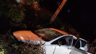 కారును ఢీకొట్టి పల్టీ కొట్టిన వాహనం, తీవ్రంగా గాయపడిన ఎమ్మెల్యే మహేష్ రెడ్డి