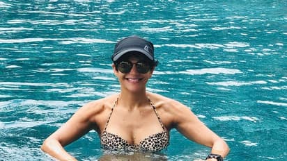 హాట్ ఫొటోస్: బికినిలో సాహో ఆంటీ షాకింగ్ పిక్స్