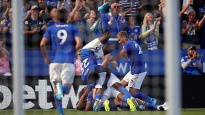 ഇംഗ്ലീഷ് പ്രീമിയര് ലീഗ്: ടോട്ടന്ഹാമിനെ ഞെട്ടിച്ച് ലെസ്റ്റര്, ബേണ്മൗത്തിനും ജയം