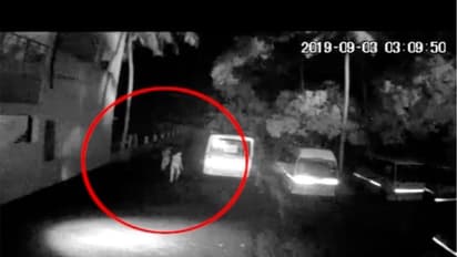 മൗണ്ട് കാര്മല് സ്കൂളില് ബസ് കത്തിച്ച സംഭവം: പ്രതികളുടെ അഴിഞ്ഞാട്ടത്തിന്റെ ദൃശ്യങ്ങള് പുറത്ത്