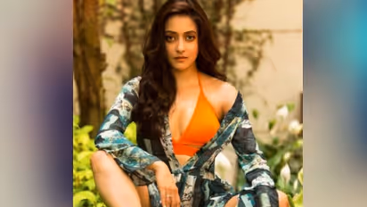 ৮০ পেরিয়েও টান টান ফিগার, সাদা কালো ফ্রেমে ঠিক যেন সুচিত্রা, পার্ফেক্ট হট লুক-গুণ নিয়েও কীসের আক্ষেপ রাইমার