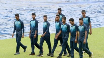 മദ്യപിച്ച് ഹോട്ടലില് ഛര്ദിച്ച് അലമ്പുണ്ടാക്കി; ലങ്കന് താരങ്ങള് വിവാദത്തില്