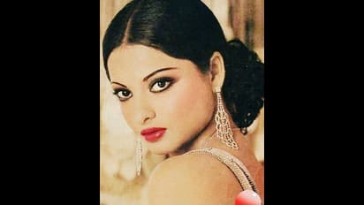 फिल्म अभिनेत्री रेखा की देखें ग्लैमरस फोटोज, जिनके आज भी हैं लाखों फैंस