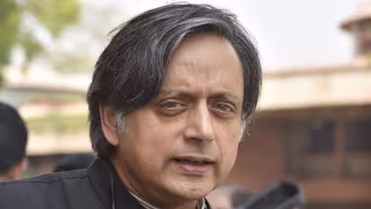 വിദേശത്തായിരിക്കുമ്പോൾ പ്രധാനമന്ത്രി മോദിയെ വിമർശിക്കരുത്: ശശി തരൂർ എംപി