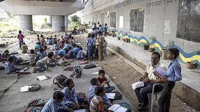 இலவச கல்வி என்ற பெயரில் கட்டண கொள்ளையில் ஈடுபடும் தனியார் பள்ளி - பெற்றோர் புகார்