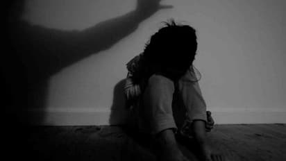 লজ্জায় দুহাতে ঢাকা মুখ, ভরা রাস্তায় ক্যামেরার সামনে বাধ্য করা হল নগ্ন হয়ে হাঁটতে