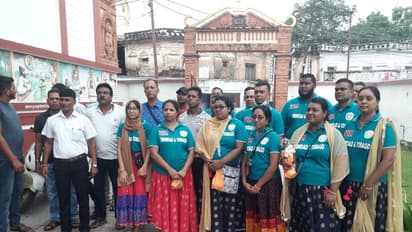 अयोध्या पहुंचे विदेशी कलाकार तंबू में रामलला को देखकर हुए दुखी