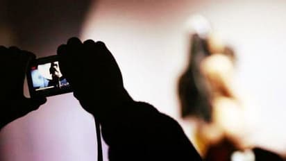 അധ്യാപികയെ പീഡിപ്പിച്ച് നഗ്നദൃശ്യങ്ങള്‍ പേരുവിവരമടക്കം പ്രചരിപ്പിച്ച് അധ്യാപകൻ; പരാതി നല്‍കിയിട്ടും അനങ്ങാതെ പൊലീസ്