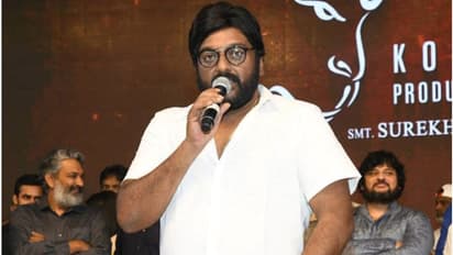 సైరా ప్రీ రిలీజ్.. లుక్ తో షాకిచ్చిన వినాయక్