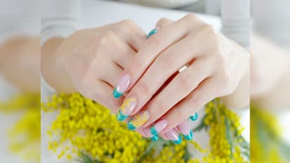 পুজোর একেবারে শেষ মুহূর্তের সাজ, বাড়িতেই নিয়ে নিন পার্লারে মত নখের যত্ন