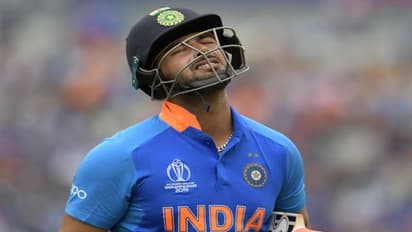 సౌతాఫ్రికా టెస్ట్ సీరిస్లో పంత్ కష్టమే... సాహావైపే మేనేజ్మెంట్ చూపు