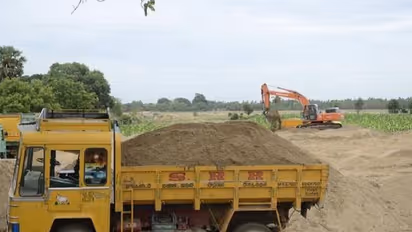 ಲಕ್ಷ್ಮೇಶ್ವರದಲ್ಲಿ ಜೋರಾಗಿ ನಡೀತಿದೆ ಅಕ್ರಮ ಮರಳು ದಂಧೆ!