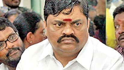 நெற்றியில் வைத்து சுட்டு மூளையை சிதைக்கணும்... அமைச்சர் ராஜேந்திர பாலாஜி ஆவேசம்...!