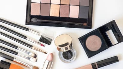 শুধুমাত্র বেস মেকআপ হিসেবে নয়, এইভাবেও ব্যবহার করতে পারেন কনসিলার