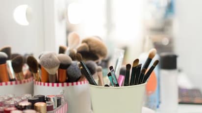 গরমে মেকআপ করলেই তা কিছুক্ষণের মধ্যে ঘেঁটে যাচ্ছে, এই পাঁচ উপায় মেকআপ রাখুন অক্ষত