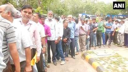 దీపావళి ఆఫర్: 1రూపాయికి షర్ట్,10 కి నైటీ