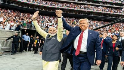 বাস্কেটবলে ভারত-আমেরিকা বন্ধুত্ব, মুম্বাইতে এনবিএ বাস্কেটবল নিয়ে উচ্ছ্বসিত আমেরিকান প্রেসিডেন্ট