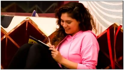 தர்ஷனுக்குக் காதல் கடிதம் எழுதிவிட்டுக் கிழித்துப்போட்ட ஷெரின்...வீடியோ...